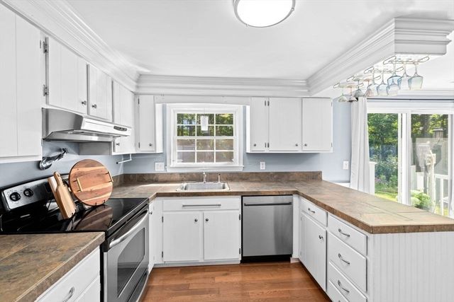15 Surrey Ln, Sandwich, MA 02563