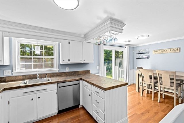 15 Surrey Ln, Sandwich, MA 02563