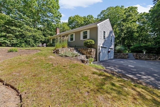 15 Surrey Ln, Sandwich, MA 02563