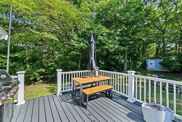 15 Surrey Ln, Sandwich, MA 02563