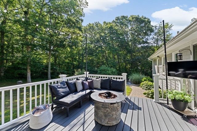 15 Surrey Ln, Sandwich, MA 02563