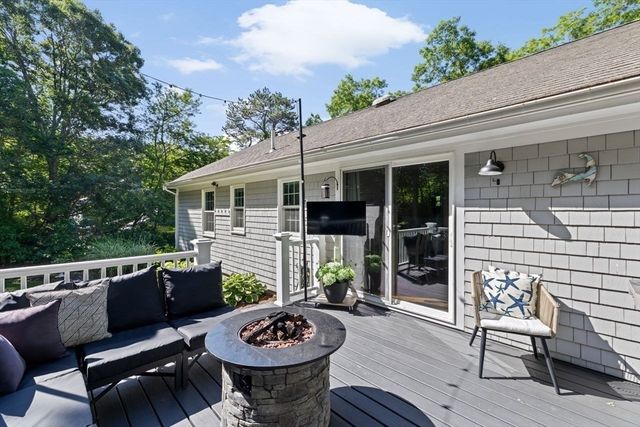 15 Surrey Ln, Sandwich, MA 02563