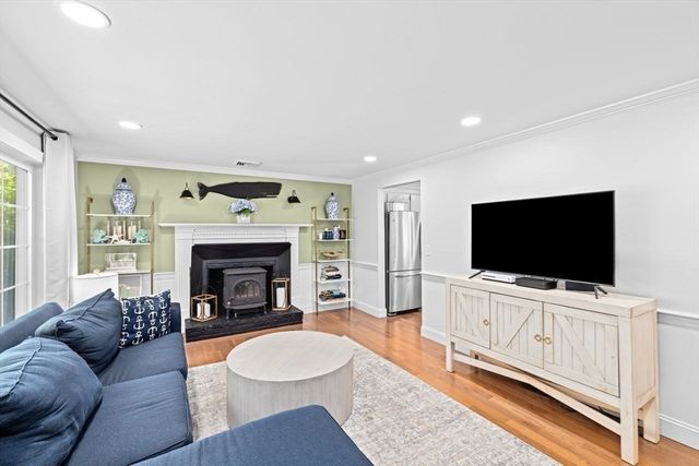 15 Surrey Ln, Sandwich, MA 02563