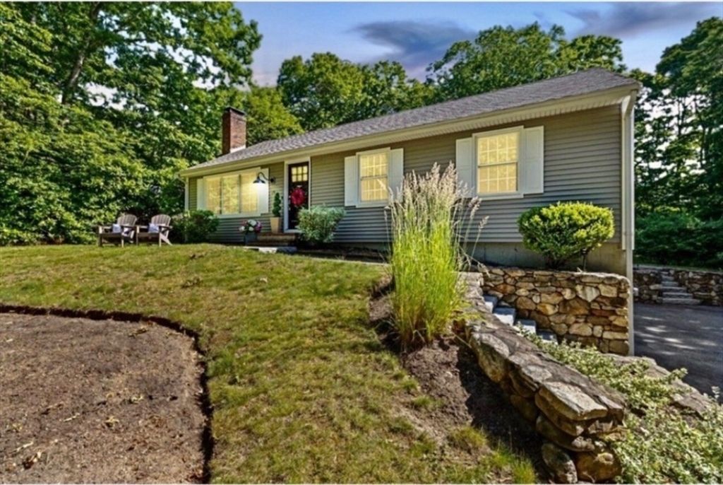 15 Surrey Ln, Sandwich, MA 02563