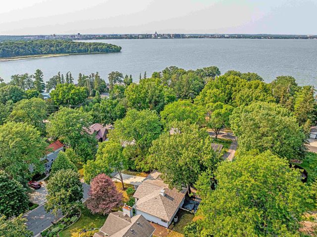 5405 GREENLEAF Drive, Madison, WI 53713