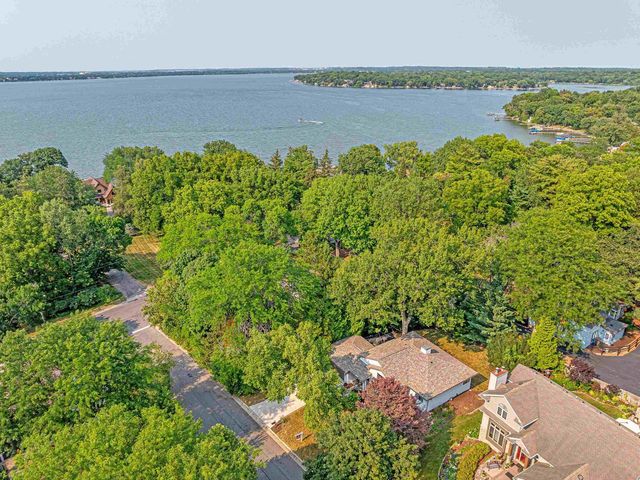 5405 GREENLEAF Drive, Madison, WI 53713