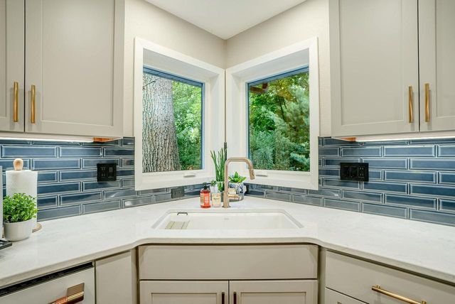 5405 GREENLEAF Drive, Madison, WI 53713