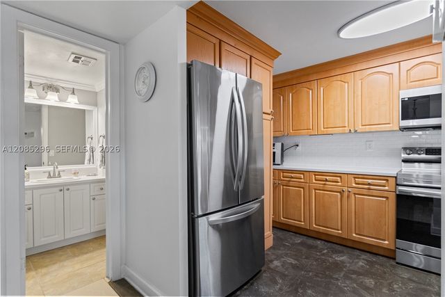 691 S Hollybrook Dr 26-105, Pembroke Pines, FL 33025