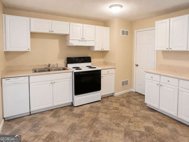 93 Forest Road, Stockbridge, GA 30281