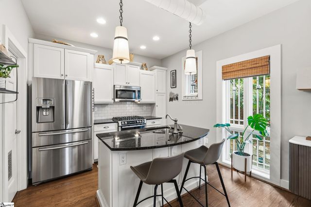 325 Hampton Avenue Unit 106, Greenville, SC 29601