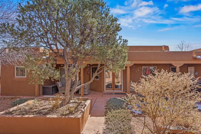 2925 Pueblo Alto, Santa Fe, NM 87507