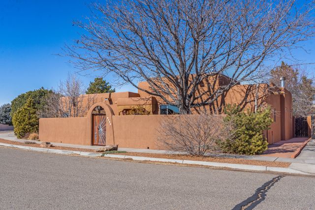 2925 Pueblo Alto, Santa Fe, NM 87507