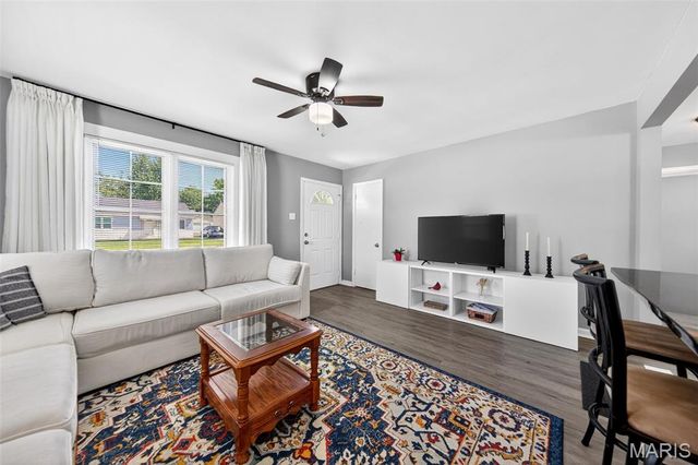 9546 Theodosia Avenue, Overland, MO 63114