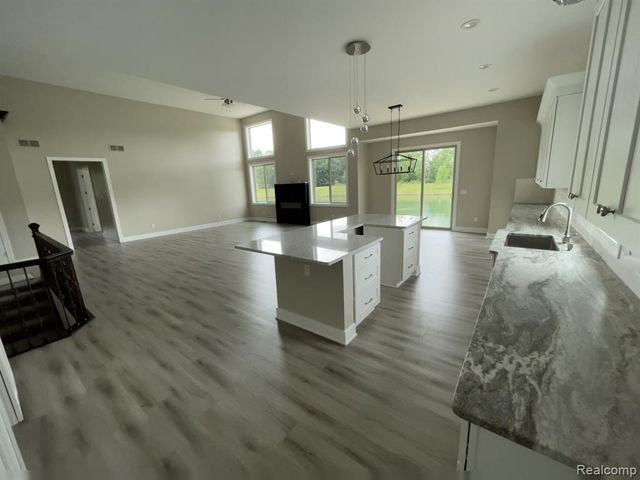 68651 Lake Angela Pointe, Richmond, MI 48062