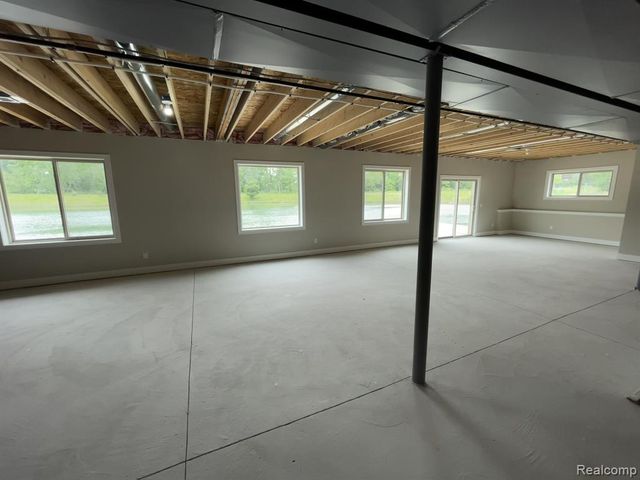 68651 Lake Angela Pointe, Richmond, MI 48062