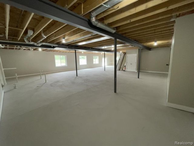68651 Lake Angela Pointe, Richmond, MI 48062