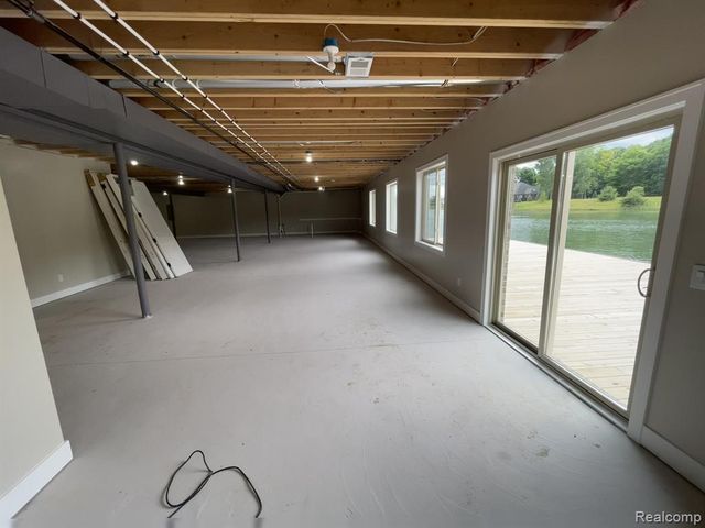68651 Lake Angela Pointe, Richmond, MI 48062