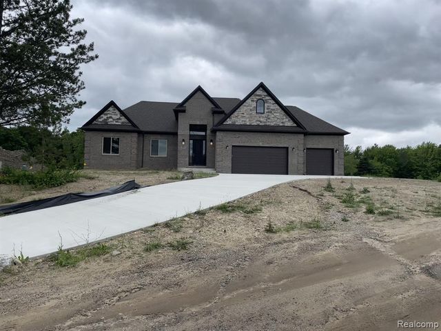 68651 Lake Angela Pointe, Richmond, MI 48062