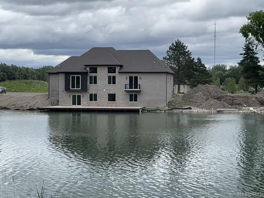 68651 Lake Angela Pointe, Richmond, MI 48062