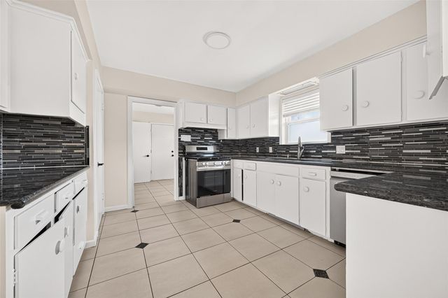 4002 Mischire Drive, Houston, TX 77025
