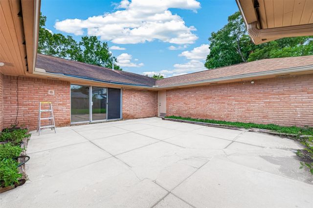 4002 Mischire Drive, Houston, TX 77025