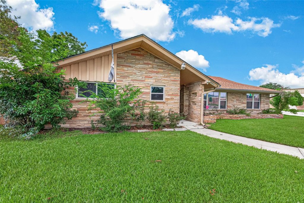 4002 Mischire Drive, Houston, TX 77025