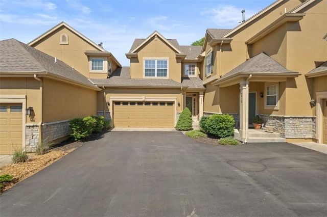 4812 W 159th Terrace, Overland Park, KS 66085