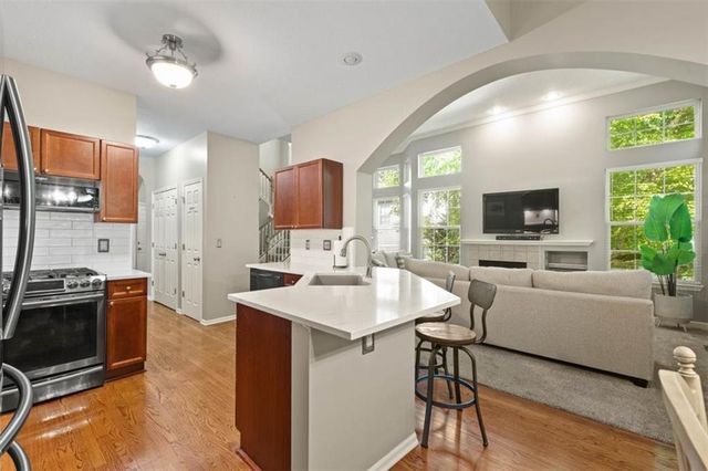 4812 W 159th Terrace, Overland Park, KS 66085