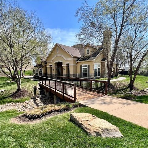 4812 W 159th Terrace, Overland Park, KS 66085