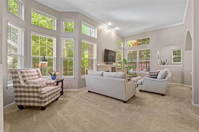 4812 W 159th Terrace, Overland Park, KS 66085