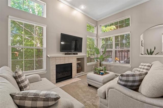 4812 W 159th Terrace, Overland Park, KS 66085