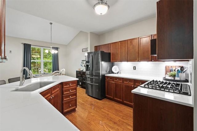 4812 W 159th Terrace, Overland Park, KS 66085