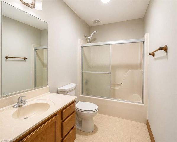 7 Brook Pine Circle, Greensboro, NC 27406