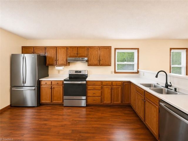 7 Brook Pine Circle, Greensboro, NC 27406
