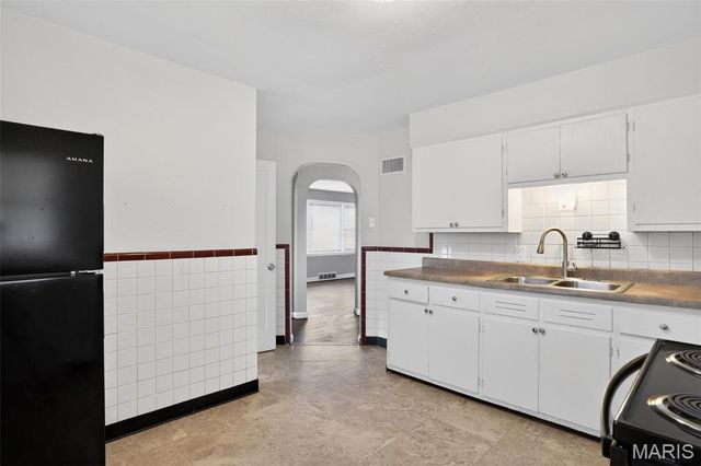 8910 Harold Drive, St Louis, MO 63134