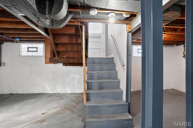 8910 Harold Drive, St Louis, MO 63134