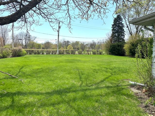 1631 Garand Drive, Deerfield, IL 60015