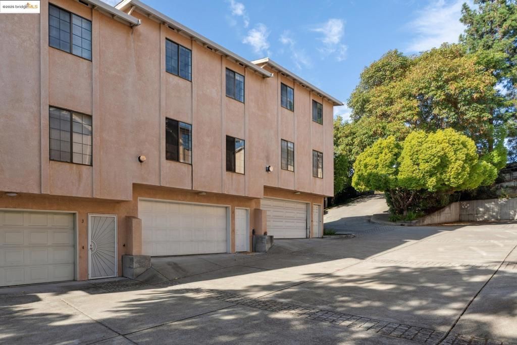 15925 Maubert Ave 2, San Leandro, CA 94578