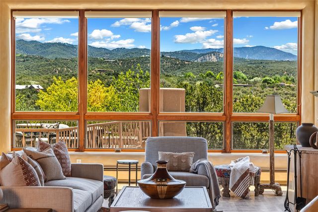 197 Circle Drive, Santa Fe, NM 87501