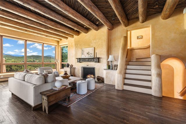 197 Circle Drive, Santa Fe, NM 87501