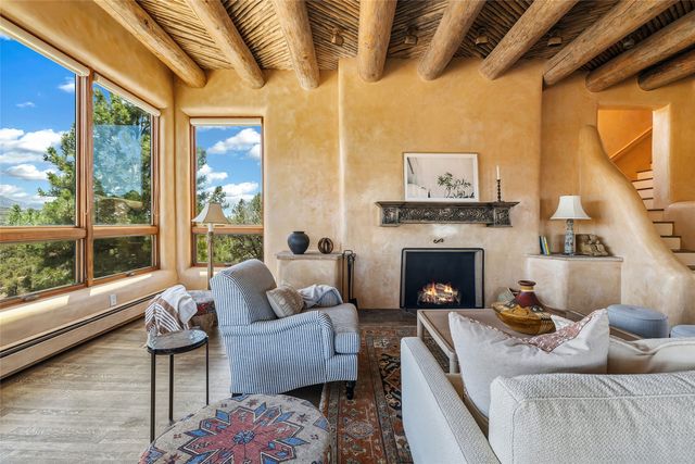 197 Circle Drive, Santa Fe, NM 87501