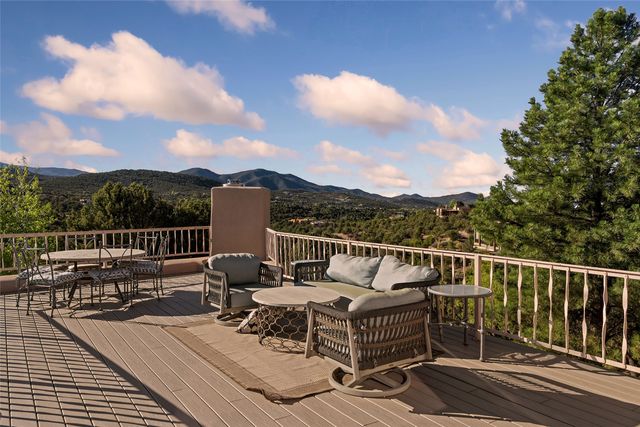 197 Circle Drive, Santa Fe, NM 87501