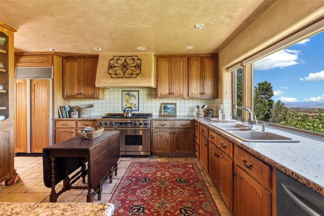 197 Circle Drive, Santa Fe, NM 87501