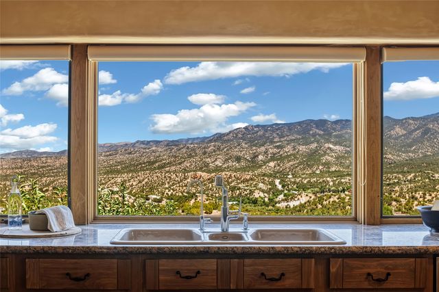 197 Circle Drive, Santa Fe, NM 87501