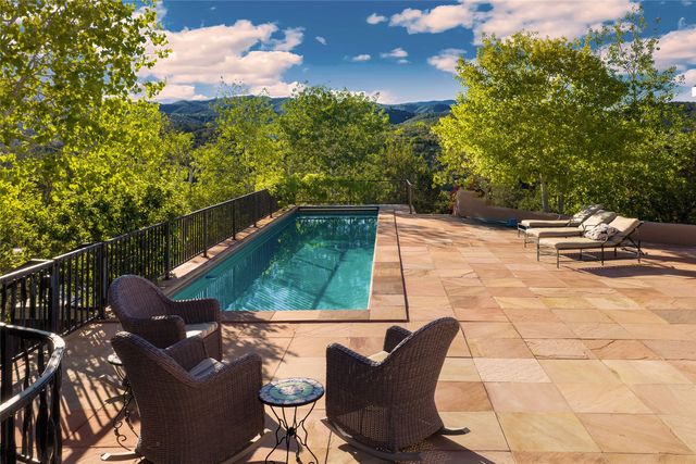 197 Circle Drive, Santa Fe, NM 87501