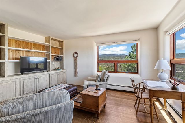 197 Circle Drive, Santa Fe, NM 87501