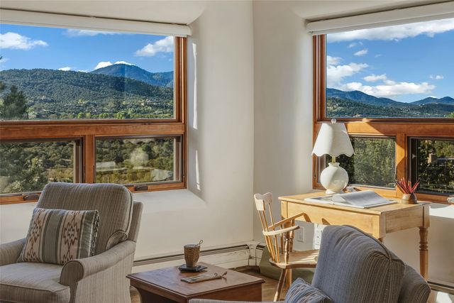 197 Circle Drive, Santa Fe, NM 87501
