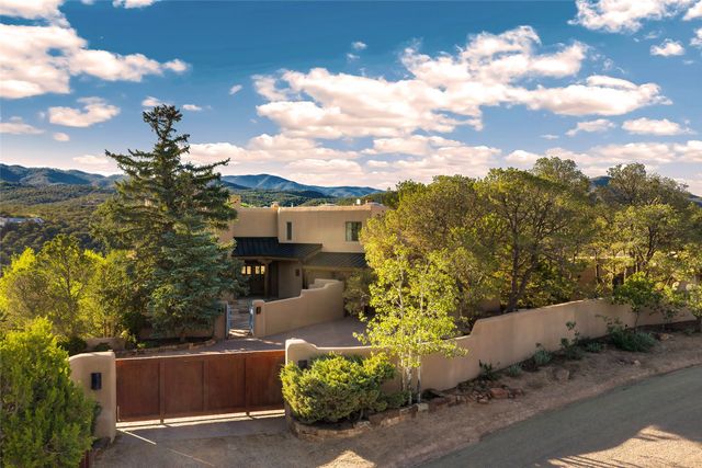 197 Circle Drive, Santa Fe, NM 87501