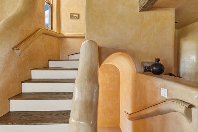 197 Circle Drive, Santa Fe, NM 87501