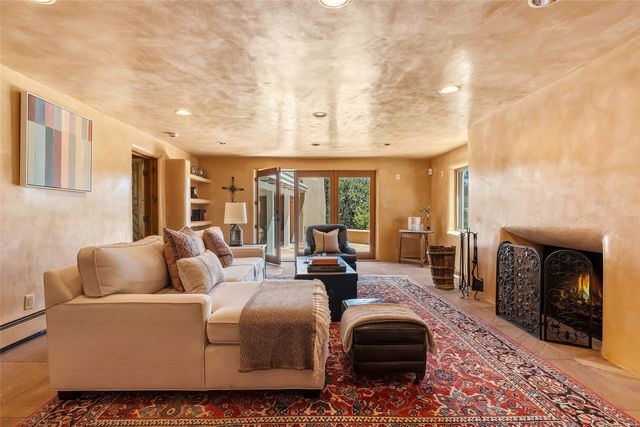 197 Circle Drive, Santa Fe, NM 87501